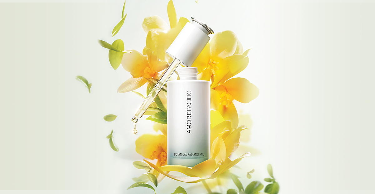 The new lightweight BOTANICAL RADIANCE OIL